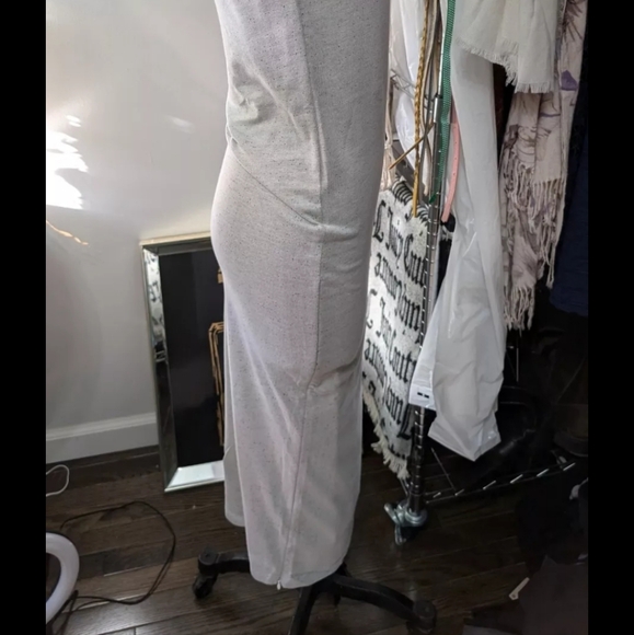 EXTRA SMALL - DIAMOND SUPPLY CO. STONE FIT MAXI DRESS. EMBROIDERED. SIDE ZIPPER. - Picture 4 of 9